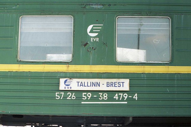 Tallinn - Brest passenger car label at the Tallinn-Väike station, Estonia (19.03.2001).jpg
