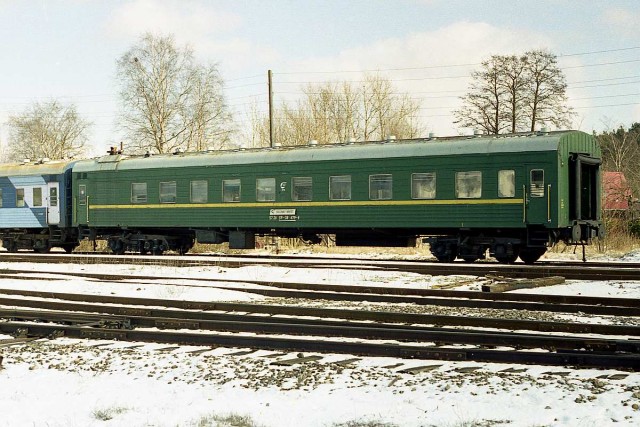 Passenger car at the Tallinn-Väike station (19.03.2001).jpg