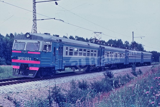 Электропоезд ЭР9Т-691 на ЭК ВНИИЖТ в Щербинке, Московская область (1989-й год).jpg