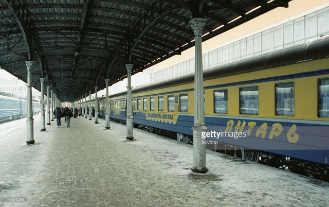 New long-distance train «amber» is about to depart from Belorussky railway station, bound for Kaliningrad, Moscow, Russia (February 7, 2003).jpg