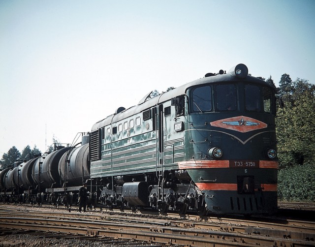 Секция Б тепловоза ТЭ3-5750 с грузовым поездом на станции Иматра, Финляндия (29.08.1970).jpg (785.33 КБ) Просмотров: 2704 Секция Б тепловоза ТЭ3-5750 с грузовым поездом на станции Иматра, Финляндия (29.08.1970).jpg