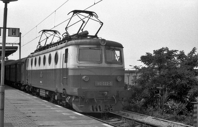 CSD 140.022-5, Praha-Holešovice, 13 července 1990.jpg