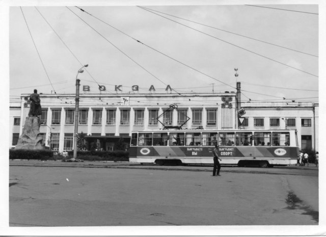 Вокзал на станции Хабаровск-1, Хабаровский край (1991-й год).jpg