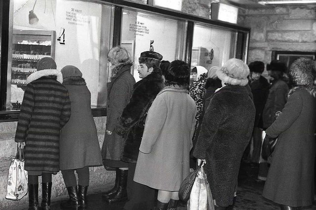 Ticket queue at the Tallinn-Balti station (01.1979).jpg (103.83 КБ) Просмотров: 3994 Ticket queue at the Tallinn-Balti station (01.1979).jpg