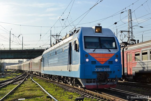 0uVzUiMAD-k.jpg