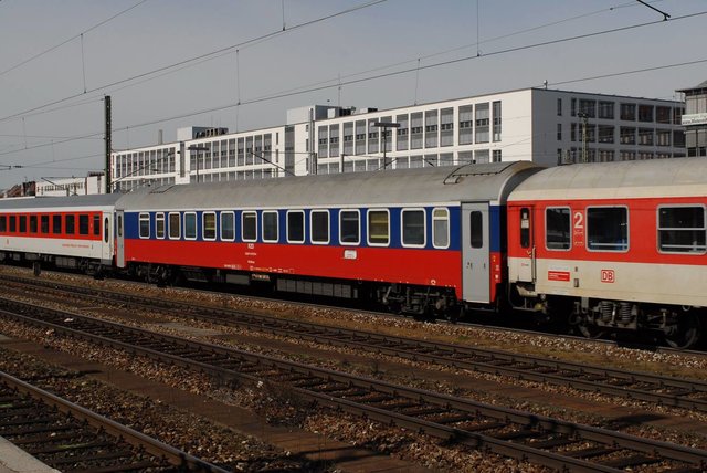 EN 483, RZD WLABmee 62 20 71-91 270-4. Aufnahme München Ost (03.04.2010).jpg