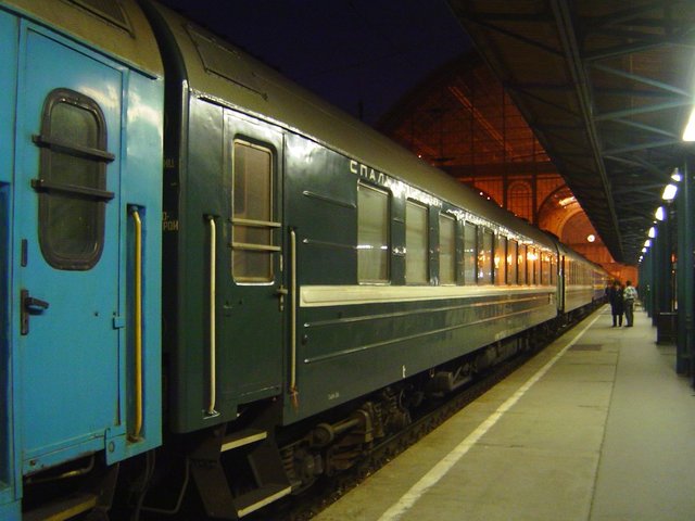 Der zug RZD № 16 «Tisza» Budapest - Moskau, Budapest Keleti pu. (28.11.2004).jpg