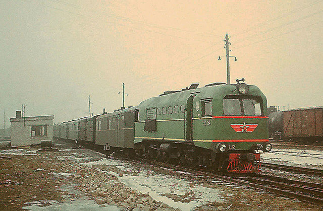 SZD TU2-154 at the Panevėžys station (05.01.1974).jpg