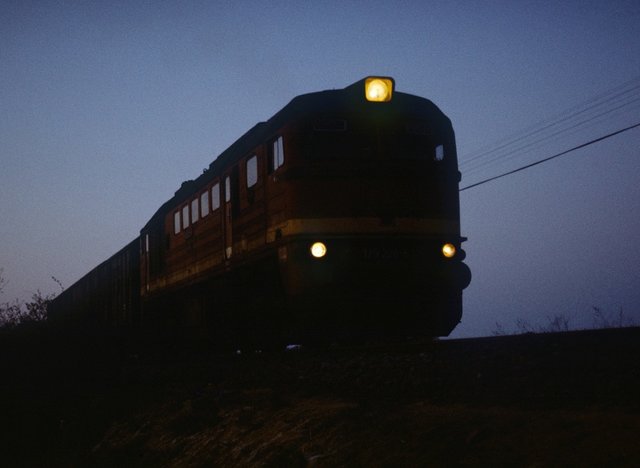 Bei Dolgelin, 24.04.1988. DR 120 226 (Pkr) mit 50110 (Frankfurt Oder Rbf - Eberswalde).jpg