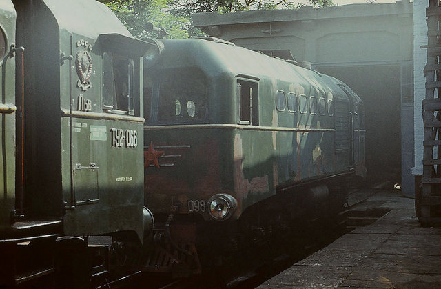 SZD TU2-066 + TU2-098 at the Beregovo depot (21.06.1982).jpg
